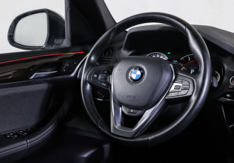 Подержанный автомобиль BMW X3 2019 года (13 фото)