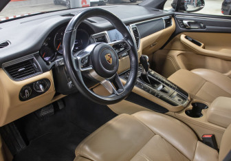 Подержанный автомобиль Porsche Macan 2018 года (17 фото)
