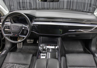 Подержанный автомобиль Audi S8 2021 года (14 фото)