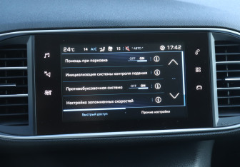 Подержанный автомобиль Peugeot 308 Wagon 2018 года (16 фото)