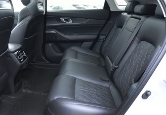 Подержанный автомобиль Changan UNI-K 2024 года (10 фото)