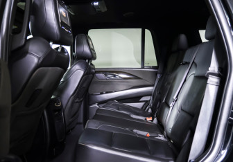 Подержанный автомобиль Cadillac Escalade Suv 2018 года (13 фото)
