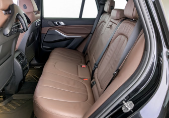 Подержанный автомобиль BMW X5 2020 года (12 фото)