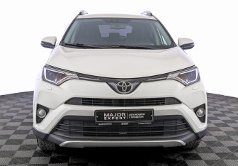 Подержанный автомобиль Toyota RAV4 2016 года (2 фото)