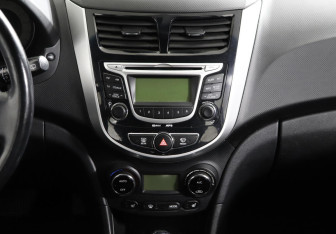 Подержанный автомобиль Hyundai Solaris Sedan 2013 года (8 фото)