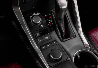 Подержанный автомобиль Lexus NX 2017 года (19 фото)