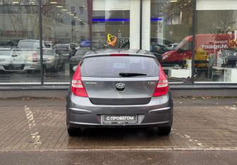 Подержанный автомобиль Hyundai i30 Hatchback 2009 года (7 фото)