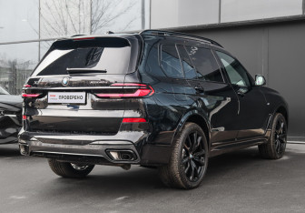 Новый BMW X7 2024 (4 фото)