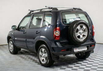 Подержанный автомобиль Chevrolet Niva 2012 года (7 фото)