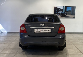 Подержанный автомобиль Ford Focus Sedan 2008 года (6 фото)