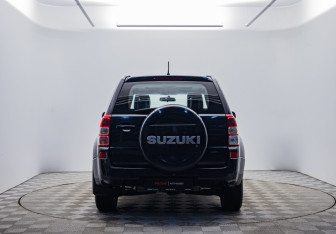 Подержанный автомобиль Suzuki Grand Vitara 2008 года (6 фото)