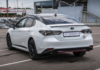 Подержанный автомобиль Toyota Camry Sedan 2022 года (8 фото)