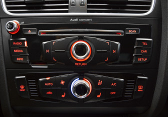 Подержанный автомобиль Audi A4 Sedan 2014 года (20 фото)