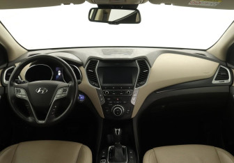 Подержанный автомобиль Hyundai Santa Fe 2017 года (8 фото)