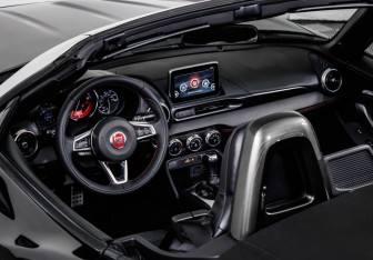 Подержанный автомобиль Fiat 124 Spider 2017 года (14 фото)