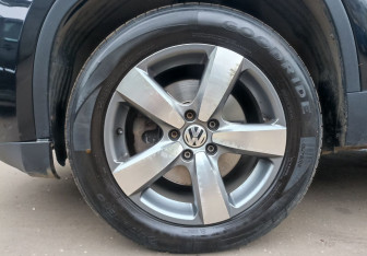 Подержанный автомобиль Volkswagen Tiguan 2011 года (9 фото)