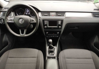 Подержанный автомобиль Skoda Rapid Liftback 2015 года (9 фото)