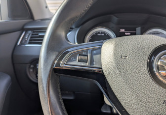 Подержанный автомобиль Skoda Octavia Liftback 2017 года (27 фото)