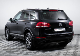 Подержанный автомобиль Volkswagen Touareg 2010 года (3 фото)