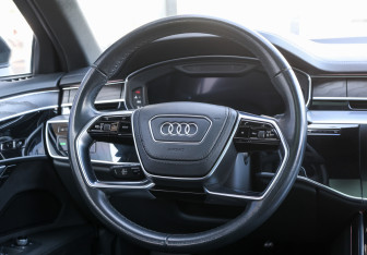 Подержанный автомобиль Audi A8 2022 года (18 фото)