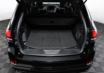 Подержанный автомобиль Jeep Grand Cherokee 2021 года (10 фото)