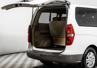 Подержанный автомобиль Hyundai H-1 2016 года (19 фото)