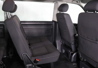 Подержанный автомобиль Volkswagen Caravelle 2017 года (12 фото)
