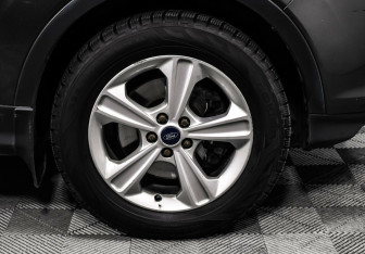 Подержанный автомобиль Ford Kuga 2015 года (7 фото)