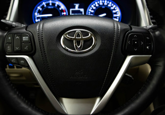 Подержанный автомобиль Toyota Highlander 2014 года (10 фото)