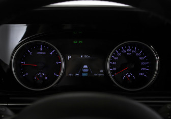 Подержанный автомобиль Kia Carnival 2021 года (12 фото)