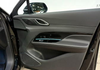 Подержанный автомобиль Hongqi HS3 2024 года (24 фото)