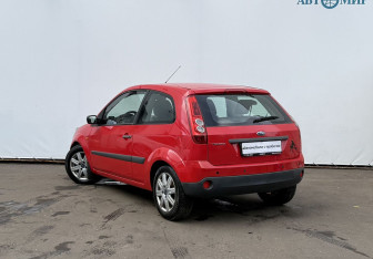 Подержанный автомобиль Ford Fiesta Hatchback 2006 года (7 фото)