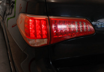 Подержанный автомобиль Infiniti QX80 2014 года (29 фото)