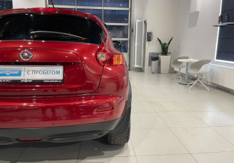 Подержанный автомобиль Nissan Juke 2013 года (9 фото)