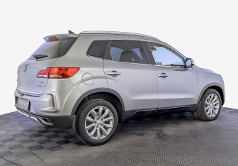 Подержанный автомобиль FAW Besturn X40 2021 года (5 фото)