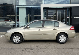 Подержанный автомобиль Renault Megane Sedan 2008 года (8 фото)