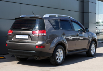 Подержанный автомобиль Citroen C-Crosser 2011 года (5 фото)