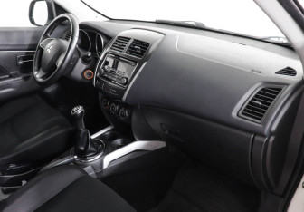 Подержанный автомобиль Mitsubishi ASX 2014 года (10 фото)