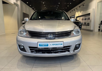 Подержанный автомобиль Nissan Tiida Hatchback 2010 года (2 фото)