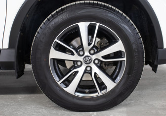 Подержанный автомобиль Toyota RAV4 2019 года (22 фото)