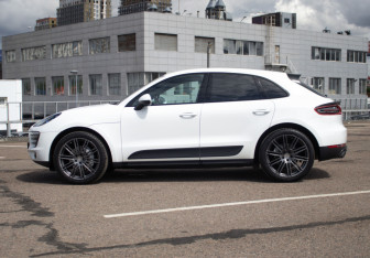 Подержанный автомобиль Porsche Macan 2016 года (8 фото)