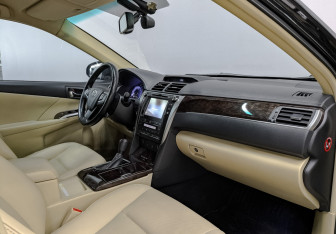 Подержанный автомобиль Toyota Camry Sedan 2017 года (13 фото)