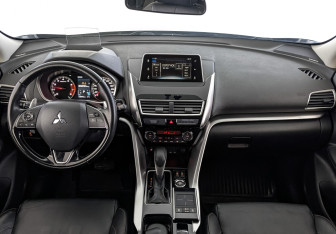 Подержанный автомобиль Mitsubishi Eclipse Cross 2019 года (14 фото)