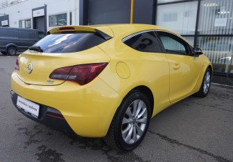 Подержанный автомобиль Opel Astra Hatchback 2012 года (5 фото)