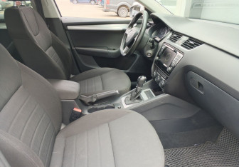 Подержанный автомобиль Skoda Octavia Liftback 2016 года (11 фото)