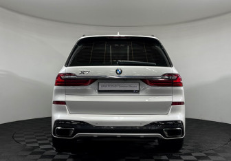 Подержанный автомобиль BMW X7 2021 года (4 фото)