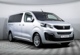 Подержанный автомобиль Peugeot Traveller 2017 года (3 фото)