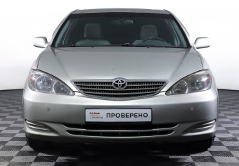 Подержанный автомобиль Toyota Camry Sedan 2002 года (2 фото)