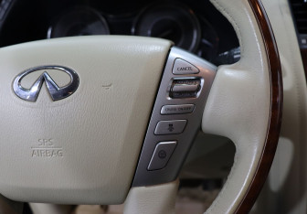 Подержанный автомобиль Infiniti QX80 2015 года (18 фото)