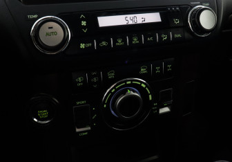 Подержанный автомобиль Toyota Land Cruiser Prado 2013 года (13 фото)